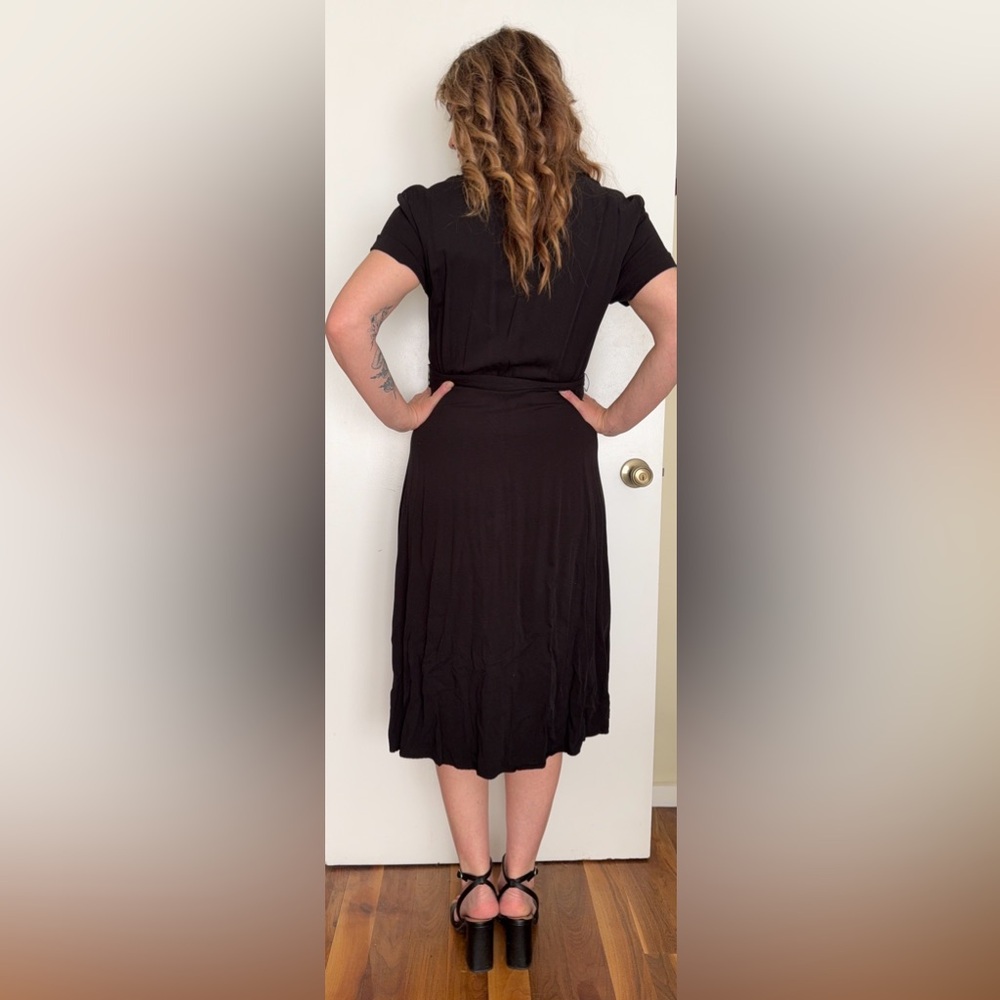 H&M Black Tie-Shirt Midi Dress with Button Detail - Picture 2 of 7